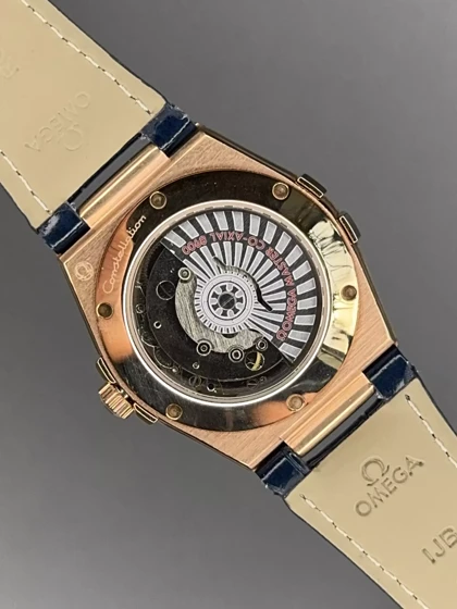 ساعت مچی امگا کانستلیشن بند آبی صفحه مشکی قاب رزگلد Omega Constellation