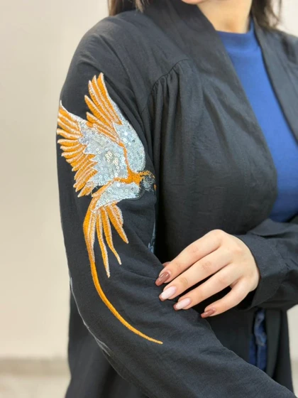 رویه ی مشکی گلدوزی شده