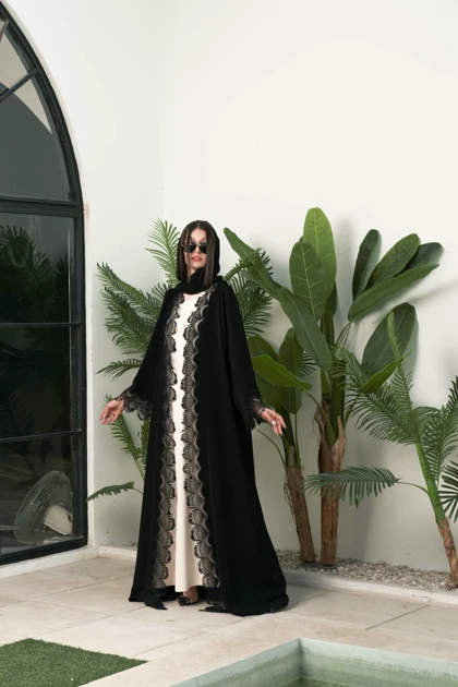 عبا آمال