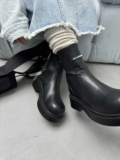 نیم بوت بغل زیپ Balenciaga