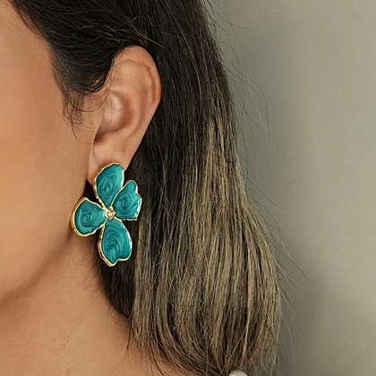 گوشواره میخی میناکاری گل چهارپر سبز-آبی کد 3917