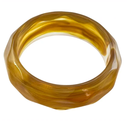 دستبند زنانه بنگل رزینی مدل امبریا کهربایی موج‌دار