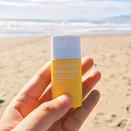 کرم ضد آفتاب سبک و رنگی کلینیک Clinique مدل Pep-Start SPF 50 حجم 30 میلی‌لیتر مناسب انواع پوست