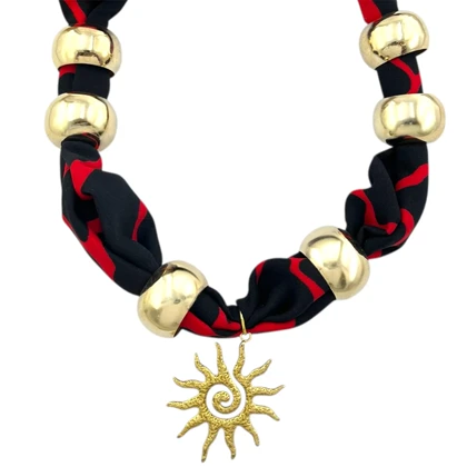 گردنبند زنانه مدل سولرا گلد طرح خورشید لوکس با پارچه طرح دار و مهره‌های طلایی