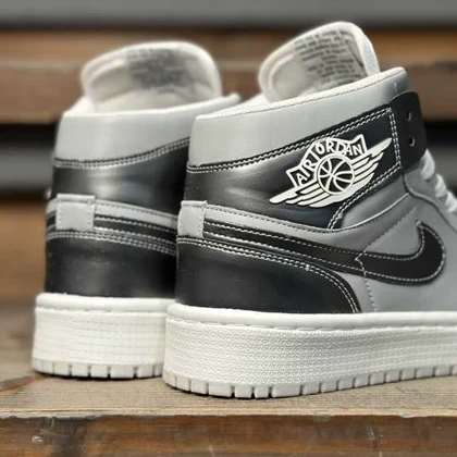 کتانی زنانه جردن ساق‌دار