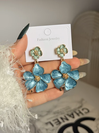 گوشواره میناکاری گل برجسته آبی