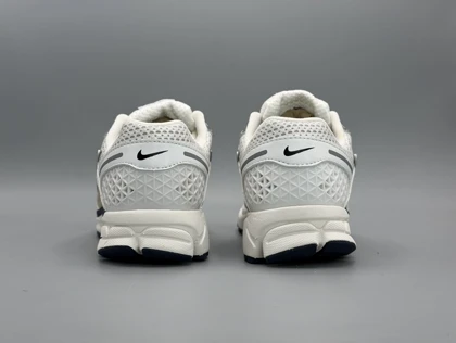 کتانی نایکی وومرو5 طوسی سرمه ای کروم/Nike vomero5