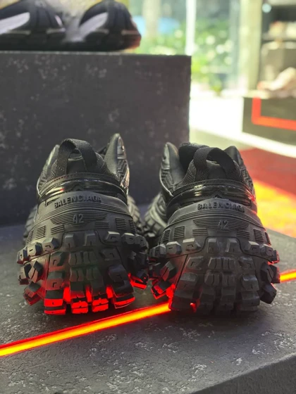 کتانی بالنسیاگا دیفندر مشکی درجه دو Balenciaga Defender In Black