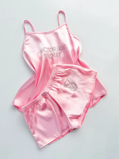 ست لباس خواب تاپ و شورتک ساتن نگین‌دار ویکتوریاسکرت