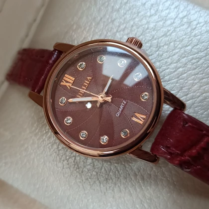 ساعت مچی زنانه برند اولیجیا بند چرم چری نگین‌دار