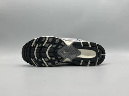 کتانی نایکی وی5 کی رانر سیلور بژ/Nike