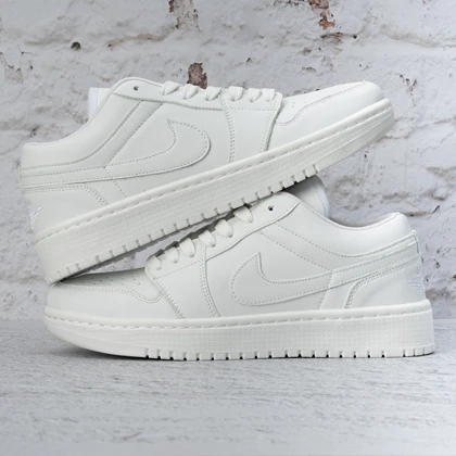 کفش کتانی زنانه نایک ایر جردن 1 سفید (Nike Air Jordan 1 Low White) کد 2332