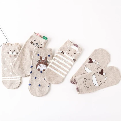 جوراب گوشدار کرمی