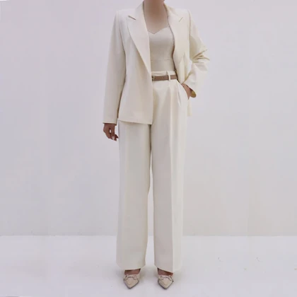 شلوار زنانه کرپ میله‌ای استخوانی آریانا (Ariana) سین استایل