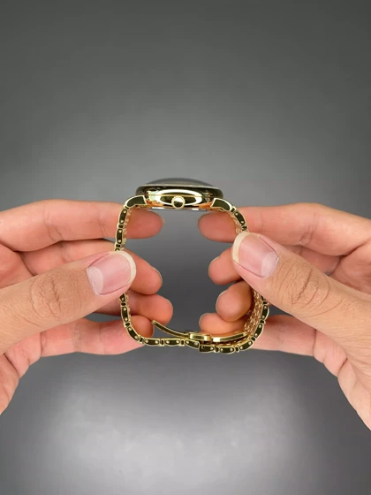 ساعت مچی ورساچه طلایی صفحه طرحدار سرمه ای Versace La Medusa