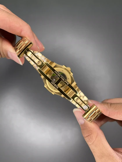 ساعت مچی پتک فیلیپ اتوماتیک بند طلایی صفحه مشکی Patek Philippe Nautilus