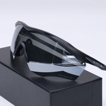 عینک از برند OAKLEY کد 181452