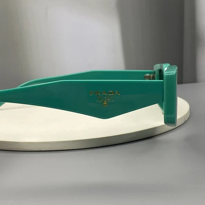 عینک آفتابی زنانه پرادا با فریم کائوچو و لنز پلی‌کربنات UV400 Prada Women