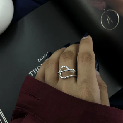انگشتر زنانه مدل پیچک طرح پیچی نقره‌ای