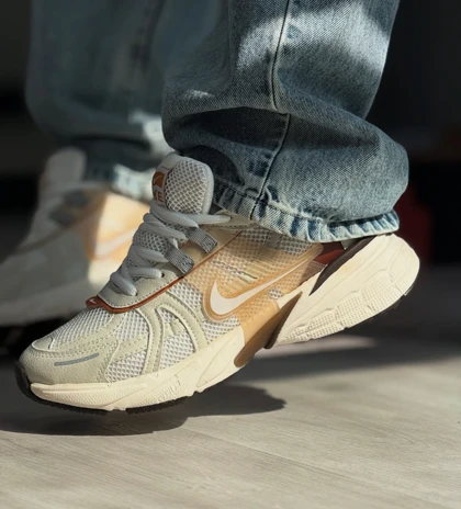 کتانی مردانه v2kکرم قهوه ای