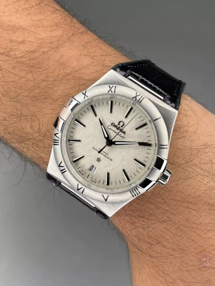 ساعت مچی امگا کانستلیشن بند مشکی صفحه سفید Omega Constellation