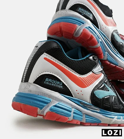 کفش کتانی بزرگ پا مشکی آبی قرمز BROOKS adrenaline gts 22