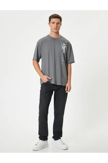 تیشرت آستین کوتاه چاپی جلو و پشت با یقه نخی مناسب و راحت 4SAM10847HK