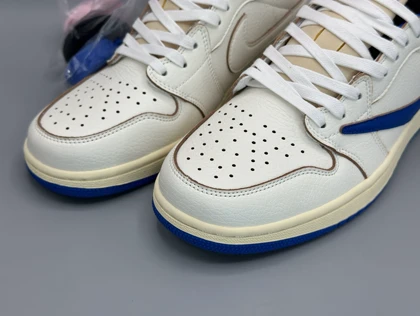 کتانی نایکی جردن1لو تراویس فرگمنت کرم آبی های/Nike Air Jordan1 low Travis