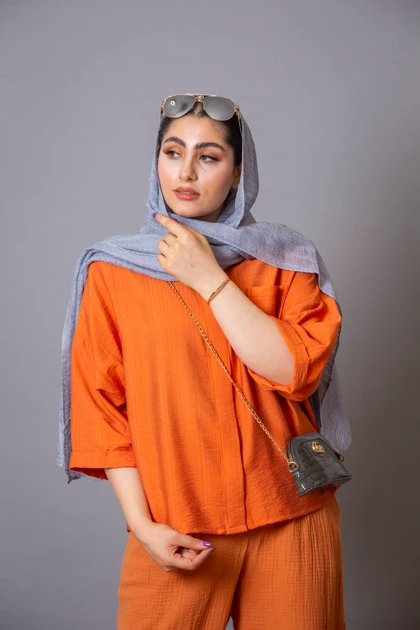 بابوس شومیزی پشت دکمه چوبی