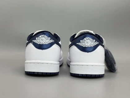 کتانی نایکی جردن1لو سفید سرمه ای متالیک/Nike Air Jordan 1 low
