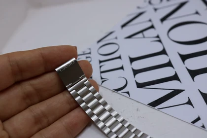 ساعت کاسیو مردانه اولد مانی بند نقره ای صفحه سبز ، اندازه بند 22/5 سانت قفل ریلی با قابلیت کوتاه کردن راحت