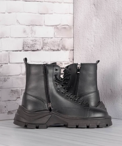 نیم بوت مردانه مشکی زیپ‌دار 1840