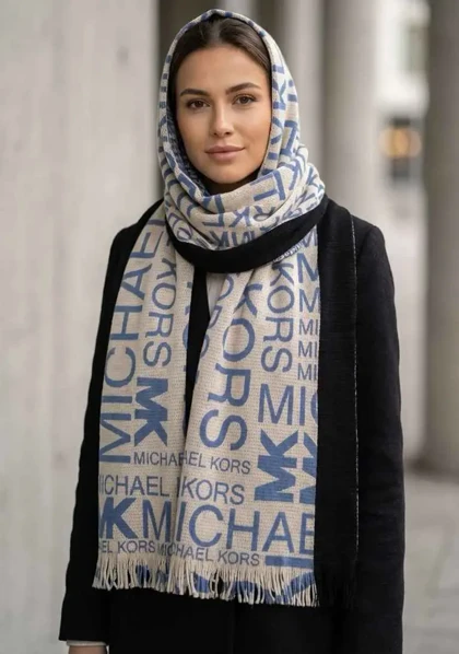 شال بافت گرم فندی طرح تایپوگرافی - جسارت در استایل زمستانی