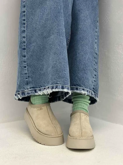 UGG طرحدار