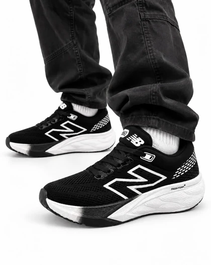 کفش کتانی رانینگ مردانه نیوبالانس زیره بست مشکی سفید New BALANCE