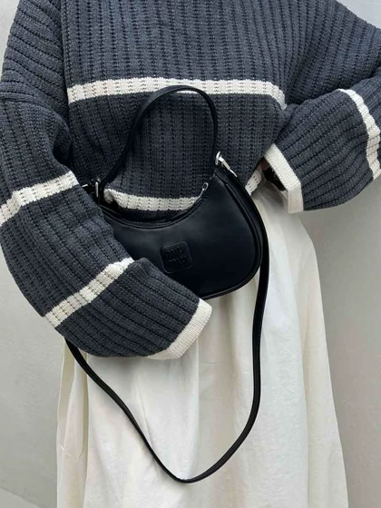 کیف هلالی MIU MIU