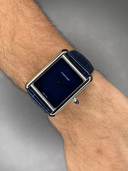 ساعت مچی کارتیه تانک صفحه مهندسی مردانه بند چرمی سرمه ای Cartier Tank