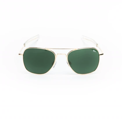 عینک آفتابی مردانه American Optical AO Pilot با طراحی کلاسیک خلبانی، فریم فلزی طلایی و لنز تیره؛ انتخابی اصیل برای استایل‌های کلاسیک و ماندگار