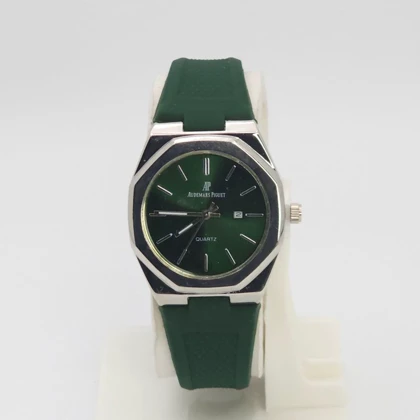 ساعت مچی زنانه اودمار پیگه 5760 Audemars Piguet با موتور کوارتز و بند سیلیکونی