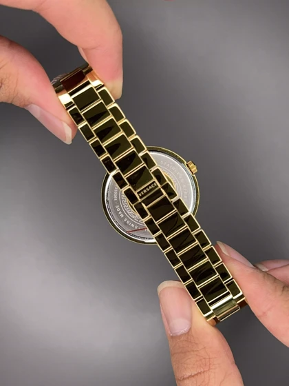 ساعت مچی ورساچه دورحکاکی طلایی صفحه سفید Versace