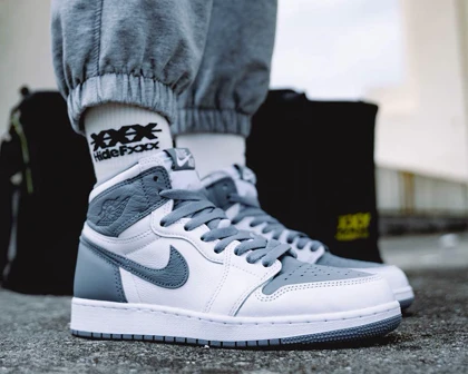 کتانی نایکی ایر جردن وان ساق‌دار سفید طوسی Air Jordan 1 Retro High OG Stealth