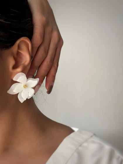 گوشواره گل 2 لایه سفید