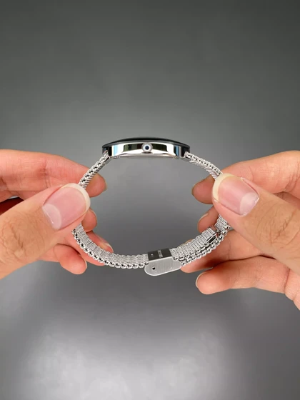 ساعت مچی رادو تخم مرغی فول دیت بند حصیری صفحه مشکی Rado