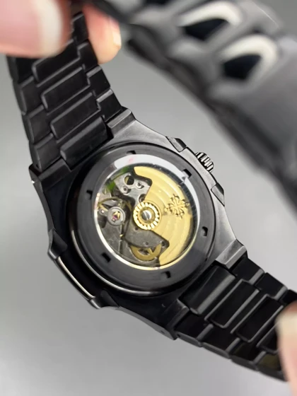 ساعت مچی پتک فیلیپ بدنه مشکی صفحه سرمه ای Patek Philippe Nautilus