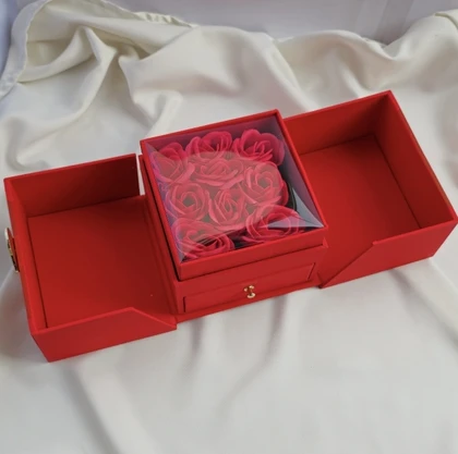 باکس گل رز جاودان معطر جواهرات