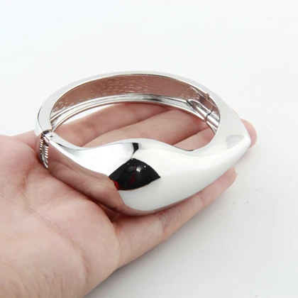 دستبند زنانه طرح بنگل مدل اشکی