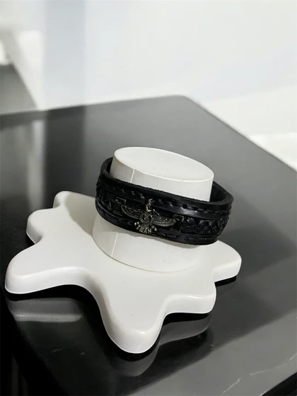 دستبند مردانه چرم طبیعی یراق فروهر کد 3335066