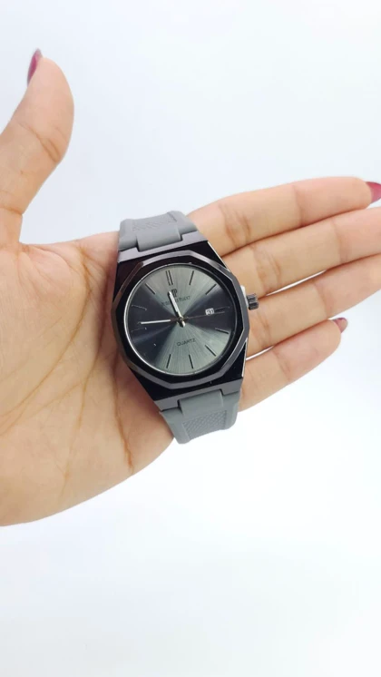 ساعت مچی مردانه اودمار پیگه 5760 Audemars Piguet با موتور کوارتز و بند سیلیکونی