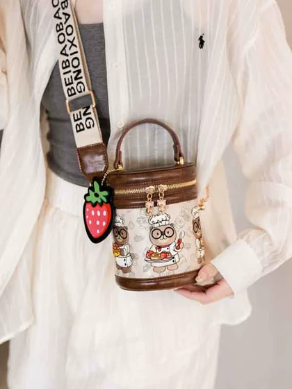 کیف دوشی زنانه وارداتی برند pitton bear کد 8587