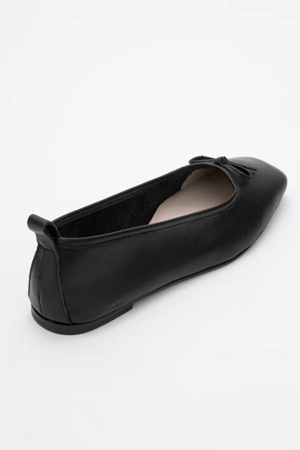کالج زنانه luvishoes luvishoes